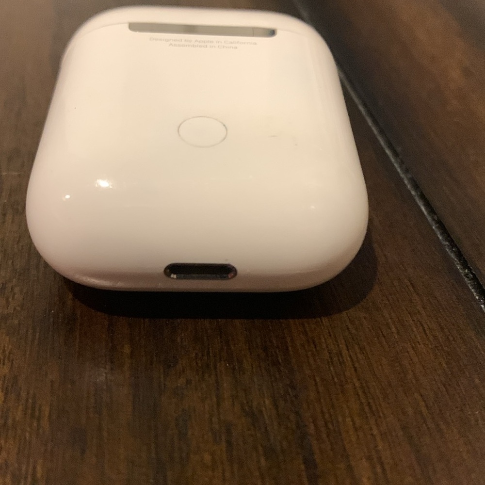 AirPods - Picture 4 of 4